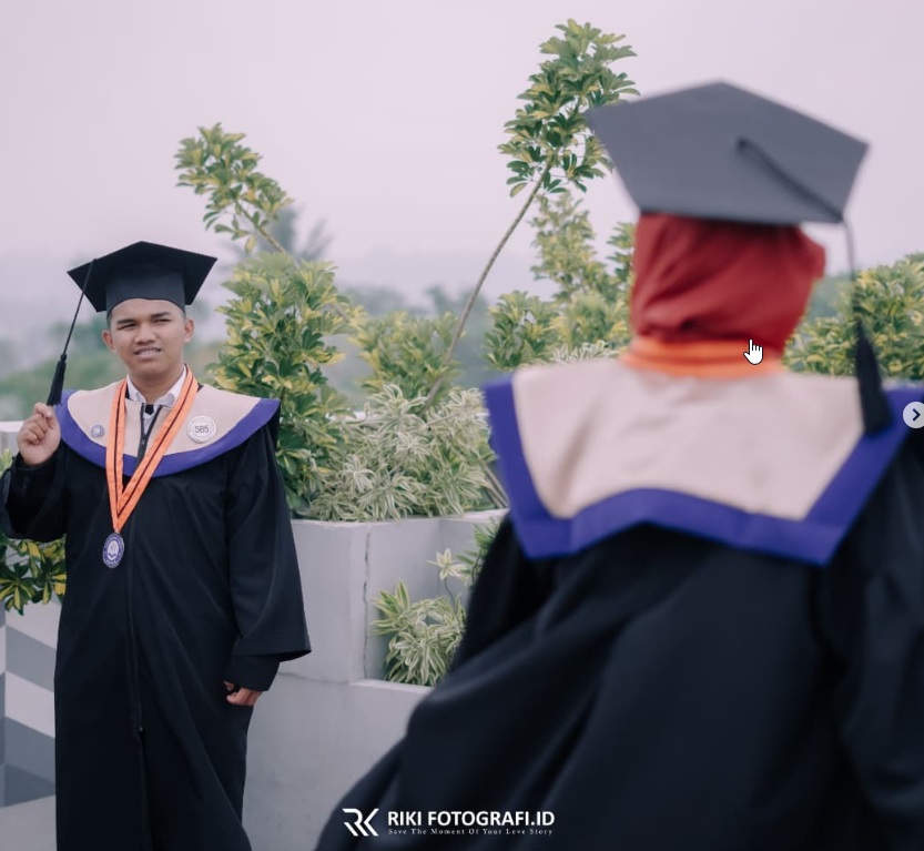 Pendiri Sambal Meelite di dapur tradisional